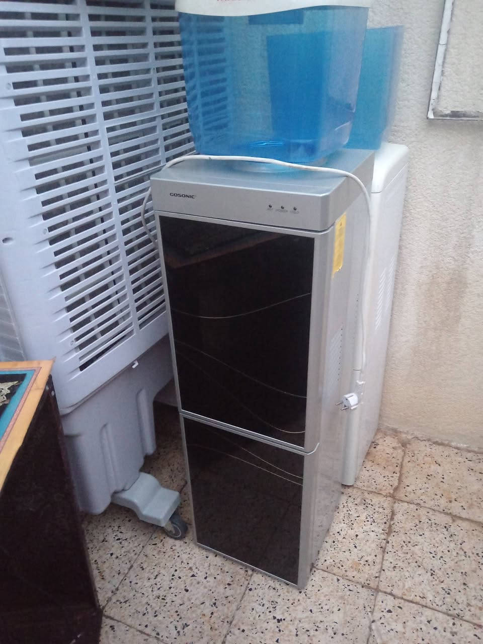 كاونتر خمس قطع بدون سنك حيل نضيف السعر 275- براد ماي نضيف السعر 50- الشراي يتصل ***********-*********** وادي حجر
