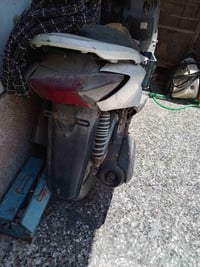 سكنس نثيه شغاله بس متروكه الحالة كما مرضح بالصورة السعر 150 الف المكان...