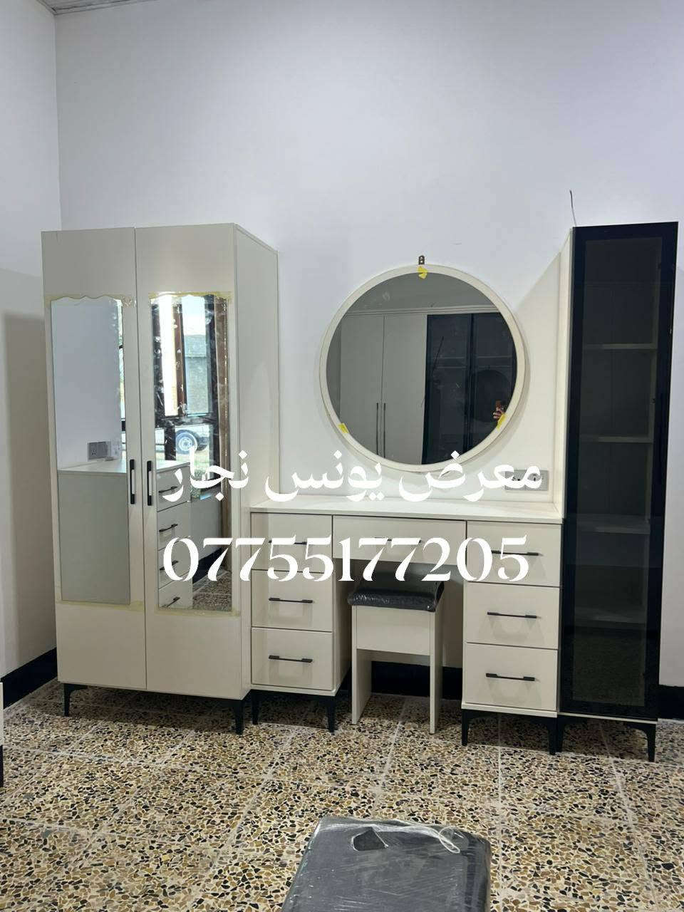 العنوان كركوك مقابل دوميز معرض يونس نجار ***********
