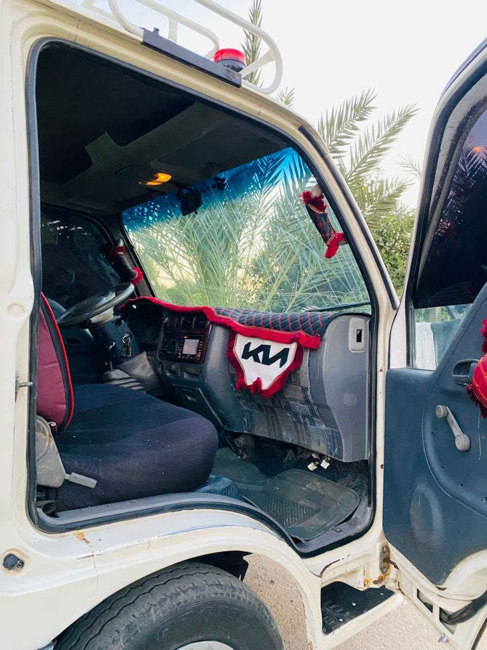 سلام عليكم لبيع كيه ام عيون موديل 2000 رقم بغداد تحويل مباشر سنويه ال27 مكينه كير شاصي كسل مكفول كهربائية كلهة شغالة صدرامامي وخلفي جديد دوشمه جديده  المكان اطراف التاجي لاتصال ***********
