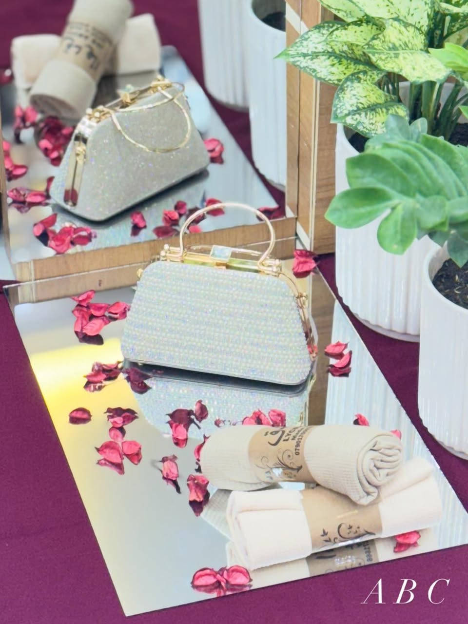 حقائب نسائية 
من A B C مكتبة و أكثر 
العنوان بعقوبة بهرز مقابل مركز شرطة بهرز 
يوجد توصيل 🚚 
***********  واتساب
