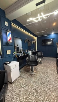 كراسي كاملة • ميز • مرايات