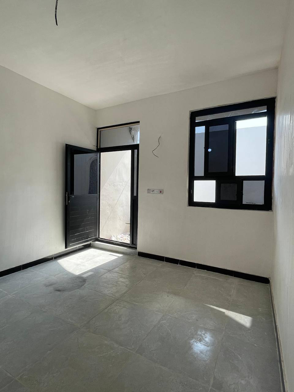 السلام عليكم
(دار للبيع) 
📍 مقابل القدس (باب الحارة)
قريب على الشارع الرئيسي 
➡️ أول فرع على اليمين
📐 المساحة: 80 م
🏢 طابقين
🛏 3 غرف نوم
🛋 صالة
🚿 صحيات بالطابق الأول والثاني
➕ طرمة + صحيات خارجية
✅ البيت كامل وما ناقصه شيء
🛣 عرض الفرع 8 م
📄 سند 25
💰 السعر: 67 وبيه مجال
للأستفسار
***********
***********
