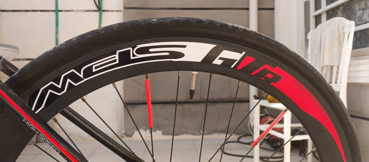 بايسكل رود بايك شركة MCIS.
التايرات المنيوم خفيفات. 
السرعات 7×3.
البريكات دسك. 
البايسكل رياضي وجمالية بالمشي. 
السعر 220 وبي مجال.عنواني بغداد /المشتل/شارع المدارس/قرب فرع تموين المشتل
رقم 
***********
