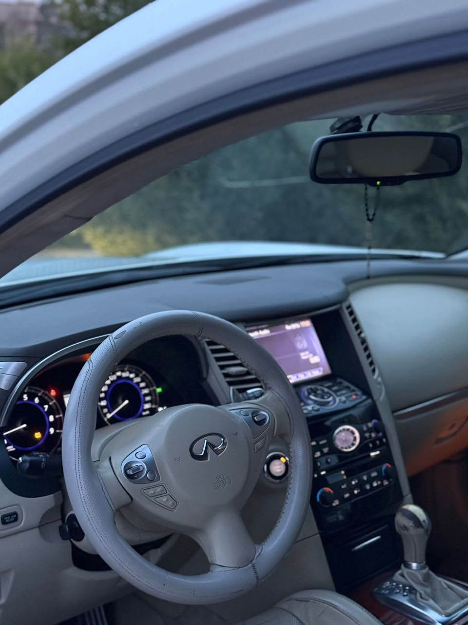 سلام عليكم 
انفنيتي ٢٠١٤ 
فول مواصفات ١/١خليجي
كشنات تدفي و تبريد 
شاشة 
بدون صبغ 
٣ مكان بارد 
١٨٣ الف كم ماشي 
مكان سيارة اربيل 
سعر ١٦٠ مجال 
رقم الهاتف ***********
واتساب موجود أربيل, العراق
