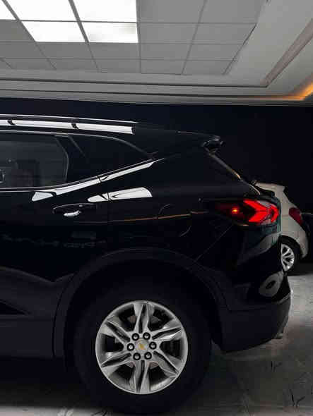 بلايزر 2021/اربعه سلندر 2500 تنفس 
طبيعي LT1
•  مقاعد جلد /مقعد سايق كهرباء
•  أربعه أبواب بصمه
•  اشاير بالمري مع نقطه عمياء
•  جنطه كهرباء شفط
•  تبريد قطعتين
•  أربعه انظمه قياده
ماشيه46 الف  
حادث جانبي / باب وجامخ سايق
سنويه جديده /رقم اربيل 
للاستفسار /***********
