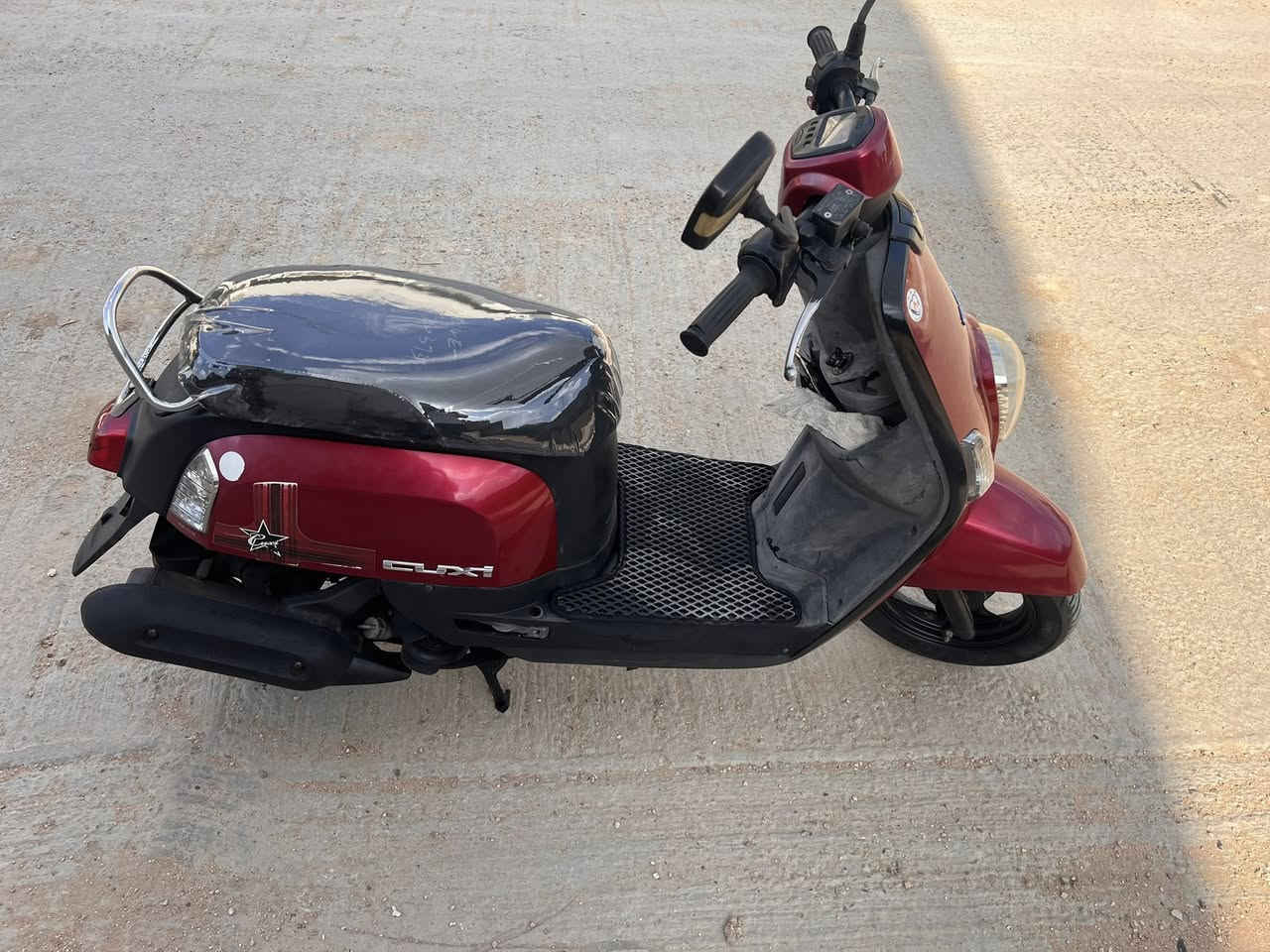 السلام عليكم دراجه بوليسي موديل 10صار يومين من طلعت جديده ناعمه وكلشي شغال بيها وختم واحد وكله بلاد مليون و50وبيه مجال *********** عنوانه طوريج
