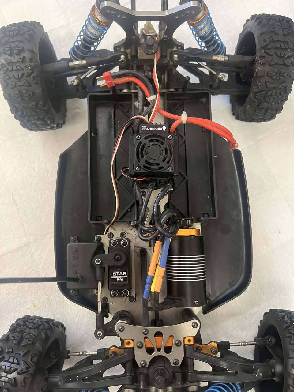 ماشاللە تبارک رحمان بگی 1:8  کلش کلش قویە ومرطب سرعە مالتها 130km  یشتغل ب بطاریتین سع 280 الف


**إذا كنت صاحب هذا الإعلان وتريد حذفه لأي سبب، رجاءا أرسل رسالة إلى الدعم الفني**