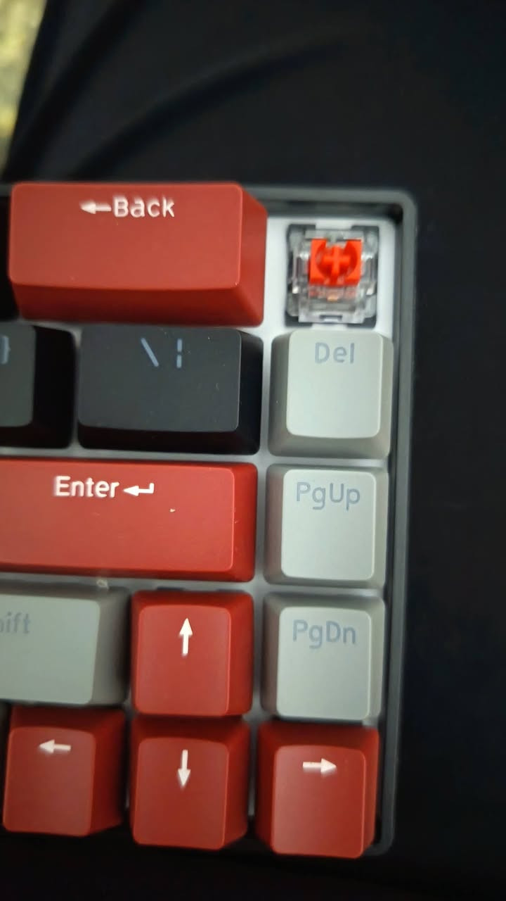 كيبوردات اثنين للبيع
الاسود ريد سويج وياه كي كابس تكدر تغيرهن 
الابيض بلو سويج
اكتبلي سعرك بالتعليقات او كلي اراسلك خاص


**إذا كنت صاحب هذا الإعلان وتريد حذفه لأي سبب، رجاءا أرسل رسالة إلى الدعم الفني**