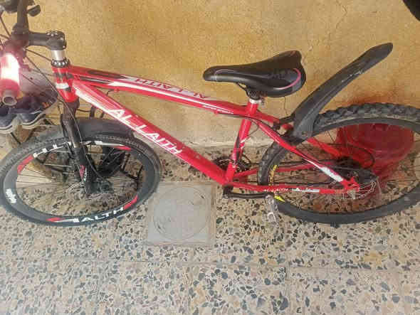 سلام عليكم
بدون مقدمات البايسكل للبيع مثل مشوفونة مابي اي شي بس التايرات نازلات السعر 120 وبي مجال الي مهتم *********** #الكل
