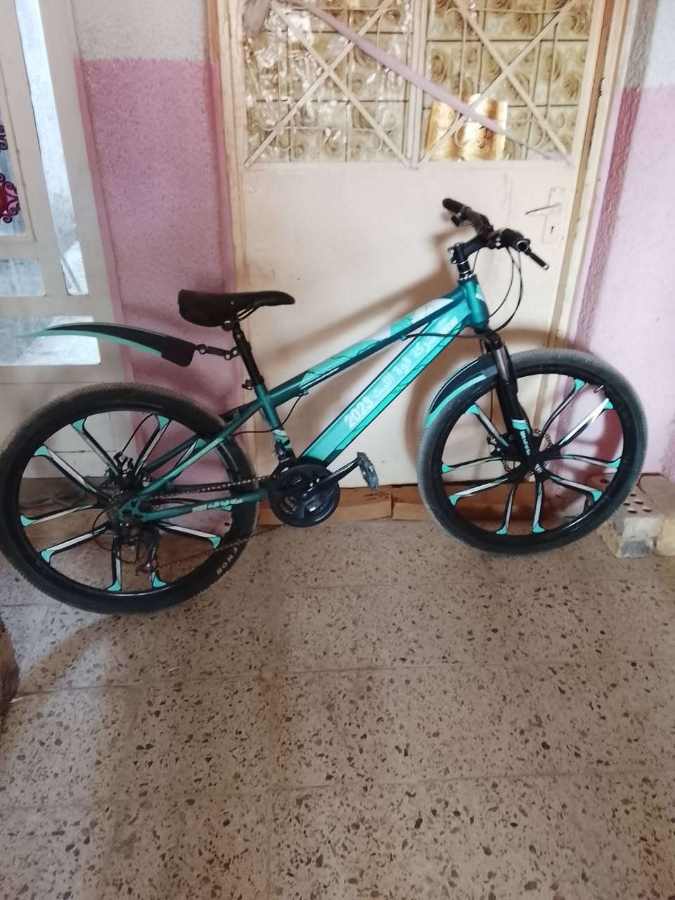 السلام عليكم بايسكلات للبيع البايسكل الاسود40والبايسكل الاخضر الموشم سعر 65العنوان  حله ابي غرق شارع الامام ***********موجودواتساب
