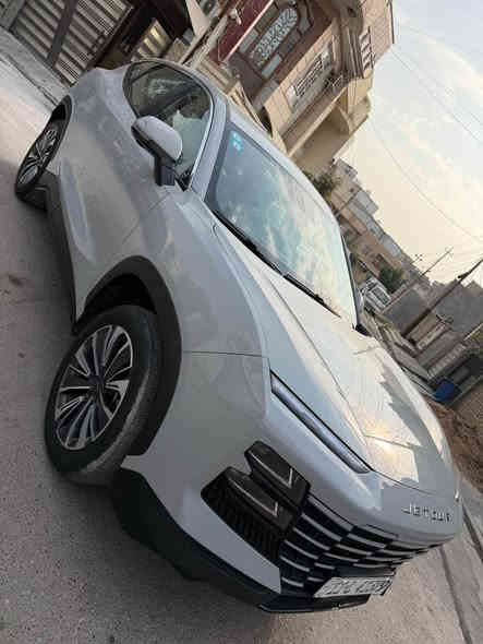 السلام عليكم 
للاستفسار ***********
 جيتور داشنك لون سمنتي مميز
ضمان شركه هارلم 10 سنوات وكيلو متر مفتوح
السعر ((162)) ورقه بيه مجال بسيط السياره بعده على وضع الشركه ((مكفوله من الصبغ وعلى ايد وحده وكافه الصيانه داخل الشركه ماشيه 35 فقط
للبيع جيتور داشينك خليجي 2024 لون سمنتي مميز 
تحكم بسياره الصوتيه بصمة تشغيل عن بعد شاشة كبيرة لمس نفكيشن كاميرا خلفية دوارة تحكمات بالستيرن وكروز سرعة بلوتوث وحاكية تلفون ايرباك شحن واير ليز تبريد شاشة لمس قطعتين هاند بريك بصمة مانع انزلاق وانحدار اوتو هولد كشنات جلد ابيض رياضية اشارة بالمري حساسات 360 درجه لايت متحرك عند الاستداره وحساس اطارات وحساس مطر انارة اوتو وعدسة متحركة زنون بالمازدة الامامية ولد نهاري زنون بك لايت لد ترايش الابواب والشباك الامامي استيل ABS مخارج
‏ AUX  USB  GPS
بصمة تشغيل عن بعد ويل كب حجم 19 محرك ٤ سلندر حجم 1500 تيربو محرك اقتصادي وراقي بدون دوانز كير اوتوماتيك والشراي يتصل على رقمي واني حاضر  السعر 162 ورقه مجال بسيط جدا 
مكان بغداد الدوره بغداد
