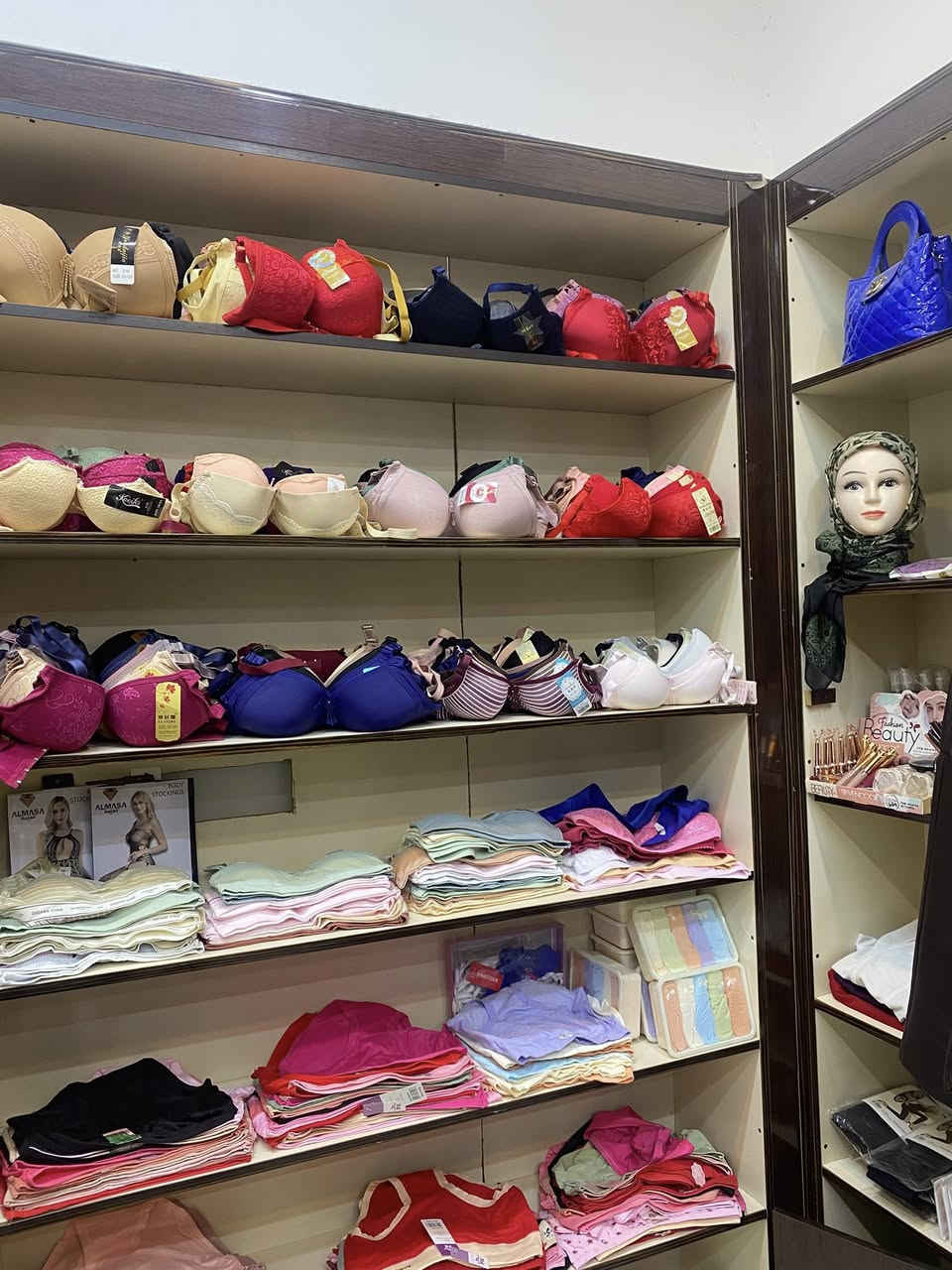 مرحبا هذا الديكور عندي للبيع  للستفسار ***********
