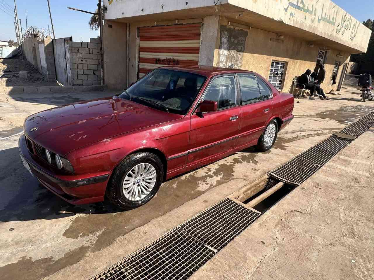 السلام عليكم BMWللبيع موديل 1992 اصل مكينه 535كير  عادي مكينه مفتوح بدون صبغ تايرات جدد بيه جراد بل قماره وبنيد رقم نينوى مشروع وطني مكاني بغداد الحسينيه المعامل 
السعر38 وبيه مجال بسيط ***********
