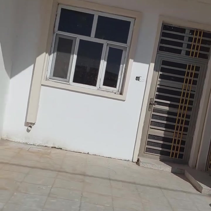 بيت للبيع
طابو ملك صرف ٢٤٥م على شارع ٥٠م 
حي الفاروق قريب من مجمع توفيق ومجمع طيبة السكني  ( بين سكة القطار والمقبرة الاسلامية )
بناء حديث زيرو جاهز للسكن من كل شي . السعر ١٨٥ مليون.
للاستفسار  هاتف المالك 
***********
