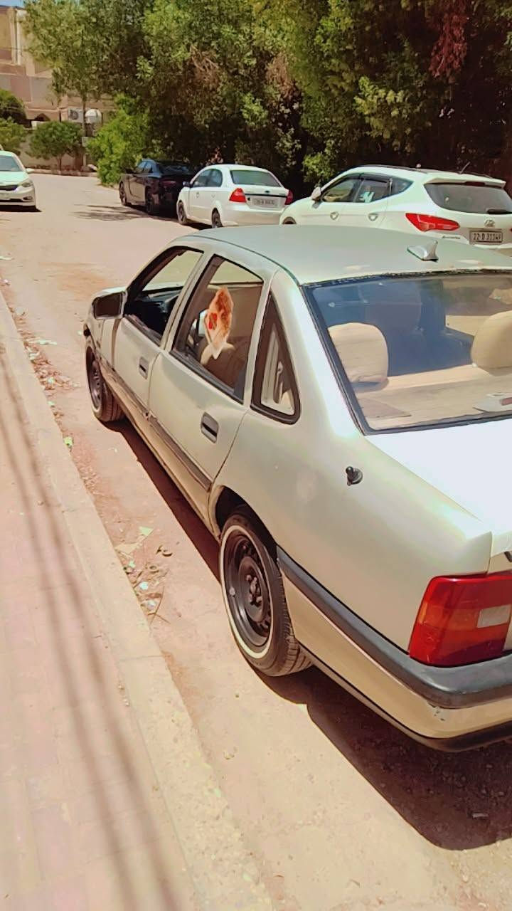 سلام عليكم اوبل فيكترا للبيع سياره بلاديه نضيفه جاهزه على اخر حبايه محور مكينه كورلا وكير اوتوماتيك 
تحويل ثاني يوم 
للاستفسار الاتصال ***********
