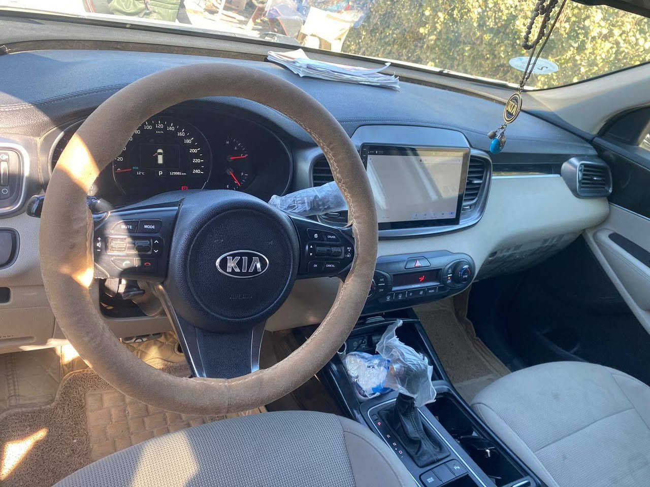 سورنتو خليجي 6 سلندر 
موديل  2016
ماشية 130
كفالة عامة 
215 وبيها مجال 
شاشة كبيرة 
كامرة دواره
حساسات امامية و خلفية
بصمة
مواصفات 2016 معروفة …

***********
