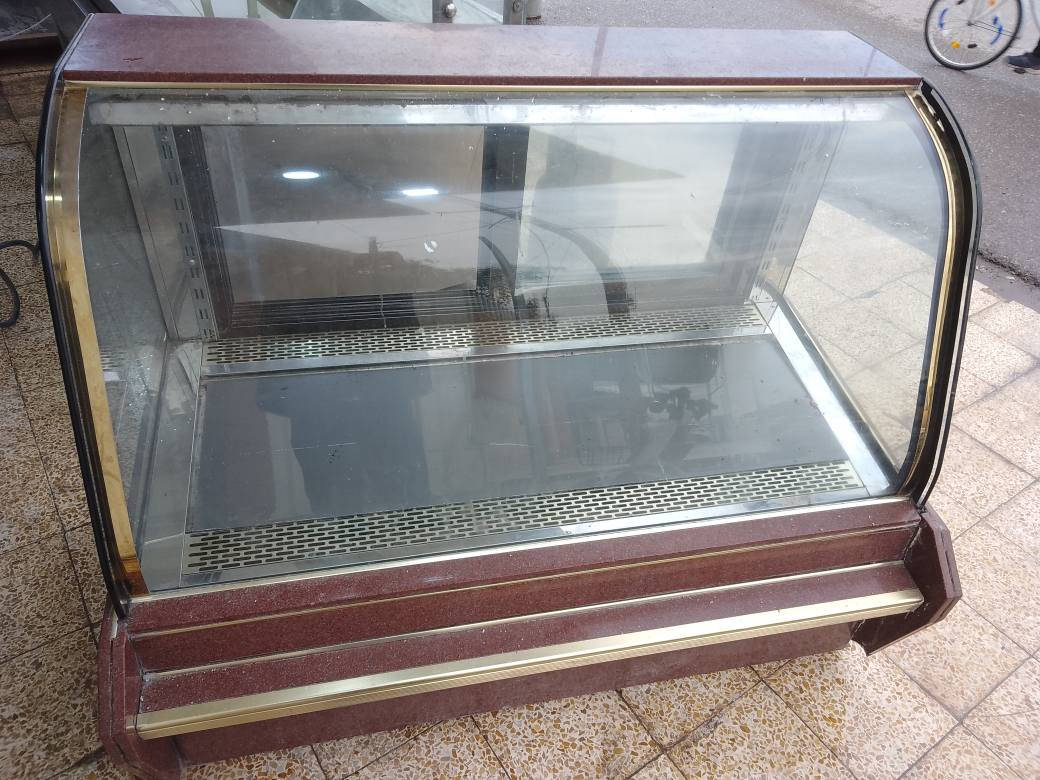 السلام عليكم
العارضة للبيع فقط تبريد بدون تجميد 
مكلف بالنشر للاستفسار 
***********
