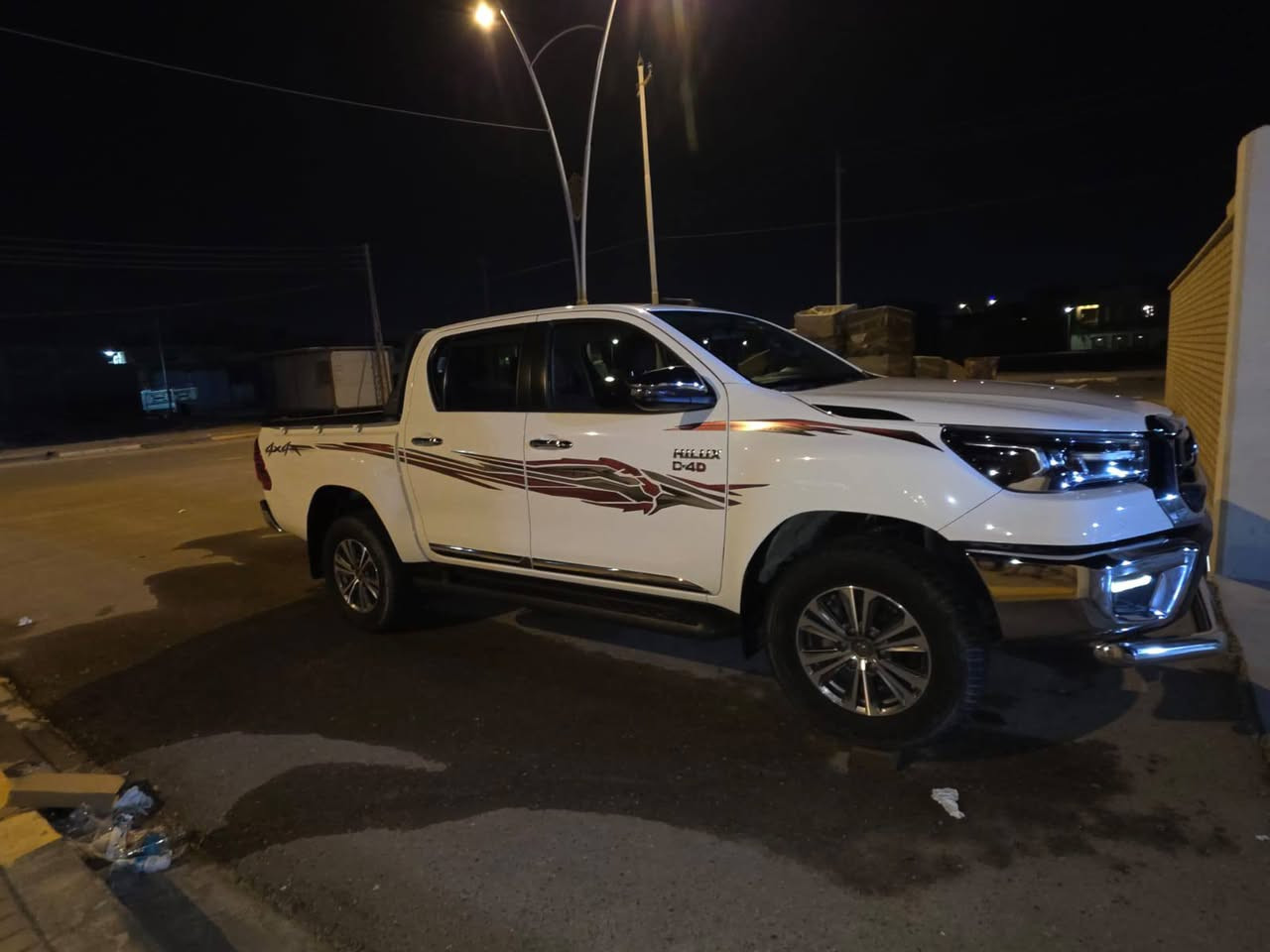 السلام عليكم

تويوتا هايلوكس موديل 2024 سعودي 

دفع رباعي 4x4 

رقم اربيل سنوية جديدة ورقم جديد 

مواصفات السيارة : 
بصمة تشغيل 
بصمة ابواب
شاشة 
تبريد قطعتين 
حساسات 
تحكم ستيرن جهتين 
كشنات تدفئة وتبريد
شاشة اعطال 
للأستفسار ***********
مكلف بالنشر
