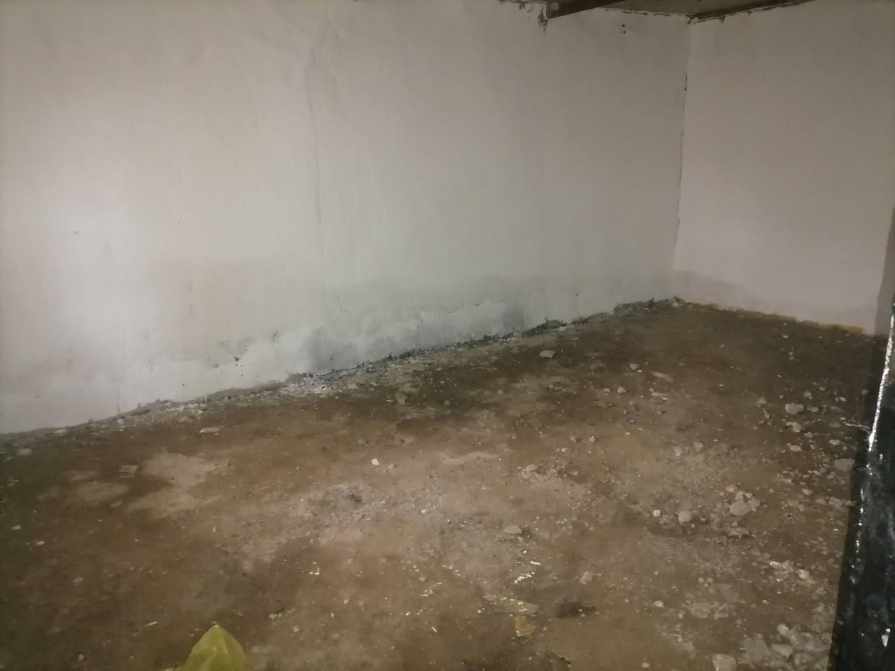 يا الله السلام عليكم بيت للبيع بالتجاوز بغرفتين كبار ومطبخ وحمام مكانه بالزعفرانيه شارع المستشفى يم المرجه مال الفلسطينيين مظاهره بالتجاوز سعر 5500 السعر خمس ملايين وبي مجال  وش الراي يدق علي لو على الرقم لو على الواتساب ***********
