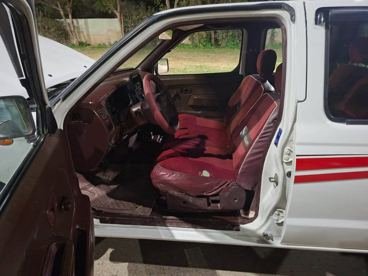 نيسان ده بل مؤديل ٢٠١٠ گيرو مةگينة و ئةكسل بةشةره ت و تةقةو ره قة بةشةره ت و تةبريد ساردو گةرمة بةشةره ت و چوار تاى ويل لوك لةژيريتى و داية سپره ى دانةبةزيوه و سقفةى وه ك شووشة لا شةى وه ك شووشة لوك لوك 
براوه ى دوبةية 
سعره ى ٦٩وه ره قة 
*********** كيفري, ديالى
