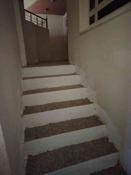 للإيجار بيت طابق ثاني" غرفة و مطبخ وصالة واستقبال في" حي الضباط يمة المحكمة " والايجار٤٠٠ وبي مجال " "التواصل ***********"
