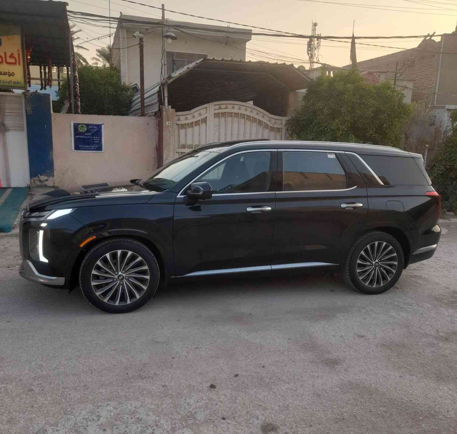 بالسايد 2023 كلكرافي تجي اعلى فئة بالبليسايد فول مواصفات 1/1 
محرك 6 سلندر 3.8L السيارة رقم بغداد بسمي ترقيم جديد 

المواصفات : بصمة ، تشغيل عن بعد ، بصمة ابواب 
،بانوراما  فتحتين سقف ، سماعات هارمن كاردن ، رادار امامي جانبي عدد 6 ، حساسات امامي خلفي ، شت كامرات 360 درجة ، كشنات الامامي خزن ميموري.  جميع الكشنات كهربائي و تدفئة و تبريد ، كشنات جلد ، كشنات Vip منفصل ، بردات جانبية ، تبريد مركزي امامي خلفي منفضل التحكم ، تحكمات ستيرن ، شفتات ، كروز سرعة و سياقة ذاتية بالكامل ، تدفئة ستيرن ، مري هيتر ، صندوق كهربائي ، خمس و ضعيات قيادة ، ويل كب 20 ، اوتو هولد + نقطة عمياء *•+ اوتو بريك ، هاند بريك بصمة ، مثبت سرعة ، شحن لاسلكي ، ، شاشة كبيرة ديجيتال ، كشن السايق مساج ، دادة شو امامي بلدشبول ، تقديم و ترجيع السيارة عن طريق البصمة ، منفذ type-c , و بعد بيها هواي مواصفات ، 
السيارة جاهزة حادثها بنيد وشوية بجاملغ وبيها كلير ٤ قطع من امريكا 
السعر : 240 وبيها مجال 
للتواصل : اتصال او واتساب
***********
