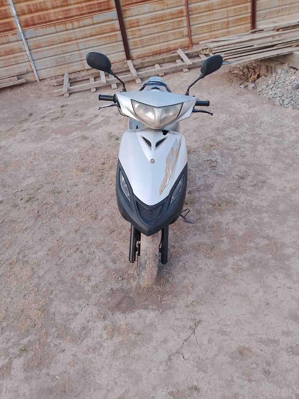 دراجة ماكس للبيع ومراوس نضيفة س 400 مكان مسارة على طريق بسع البور اتصل ***********
