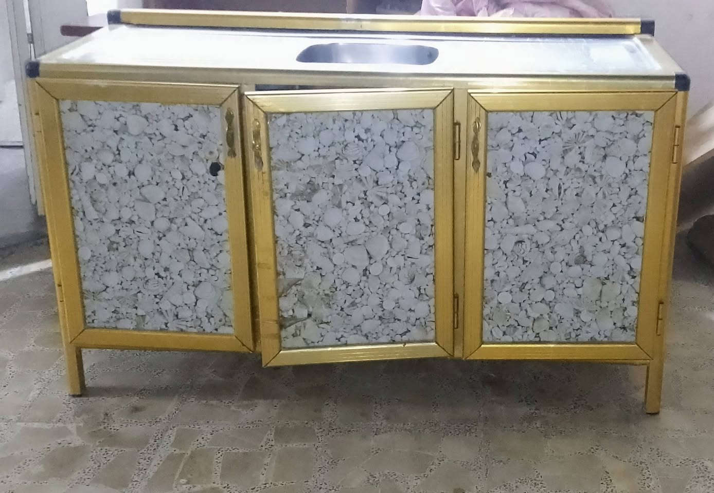كاونتر +سنك العنوان حي السياسين خلف المستشفى اللبناني للاستفسار الاتصال على الرقم ***********
