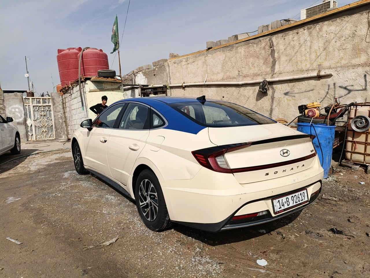 سلام عليكم سوناتا هايبرد تكسي دبي كير ومحرك خير من الله  حداديه بس دبلات يراد الها سياره بسمي احولك ثاني يوم بيها قطع صبغ من دبي  سياره بدون حادث سياره جاهزه تترايك وين ما تريد السعر 125 وبيها مجال  عنوان بصره ***********
