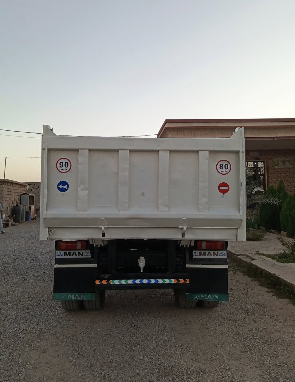 السلام عليكم ورحمه الله وبركاته 
متوفر قلاب مان صقر موديل ٨٩
رقم اربيل تحويل مكفول
محرك بي بخار.  كير اكسل صدر شرط
تايرات سته جديد ماماشي ولا شبر سيم اصلي
قماره مكفوله من الصبغ والضربه
بودي مايلر جديد 
السعر. ١١٠ ورقه وبيها مجال 
العنوان  كركوك الحويجه 
للاستفسار الاتصال على الرقم 
***********
