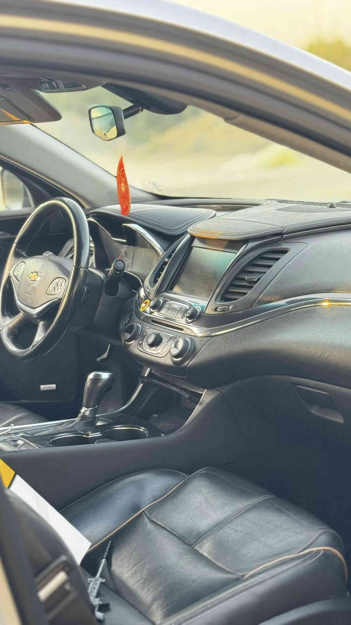 السلام عليكم 
شوفرليت امبالا 2018 بريمير عدا البانوراما
✅محرك 3.6 V6
✅اللون سلفر 
✅المواصفات:
كاميرا خلفية + حساسات خلفية
خمس بصمات 
ليد دشبول داخلي بلادي
سستم سماعات (BOSE)
كشنات جلد + تدفئة كشنات
شاشة كبيرة + قاصة
مانع تزحلق + ABS
 عدسات زينون
تشغيل عن البعد.   
تحكم كشنات كهرباء
ويل كب قياس19  
الضرر جاملغ وبنيد 
📍 
ملاحظه نقصه بس تورباين وينزل من سعرهه 
موقع السيارة : بغداد 
للاستفسار  اتصال او واتساب  ***********
السعر 135 وبيهه مجال
