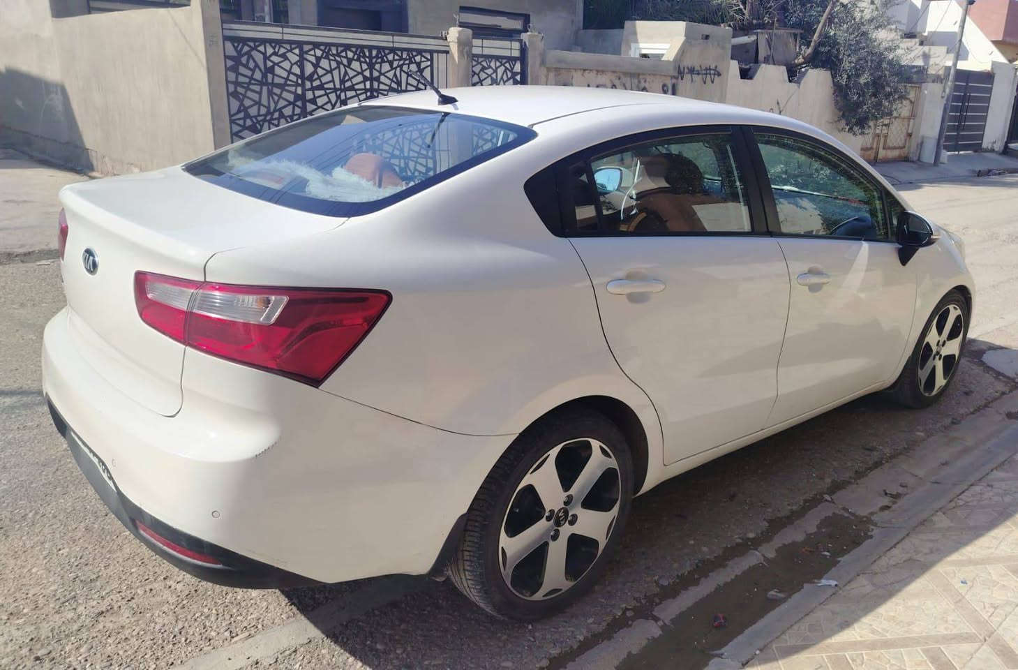 ريو خليجي 2014 

رقم سليمانية الجديد  محرك 14 ماشيه 140  بيها بارد بسيط

مواصفات فول مرايه شفط سقف سلايد تحكمات ستيرن ويل كروم

السعر 93 مجال
مكاني كركوك  ***********
