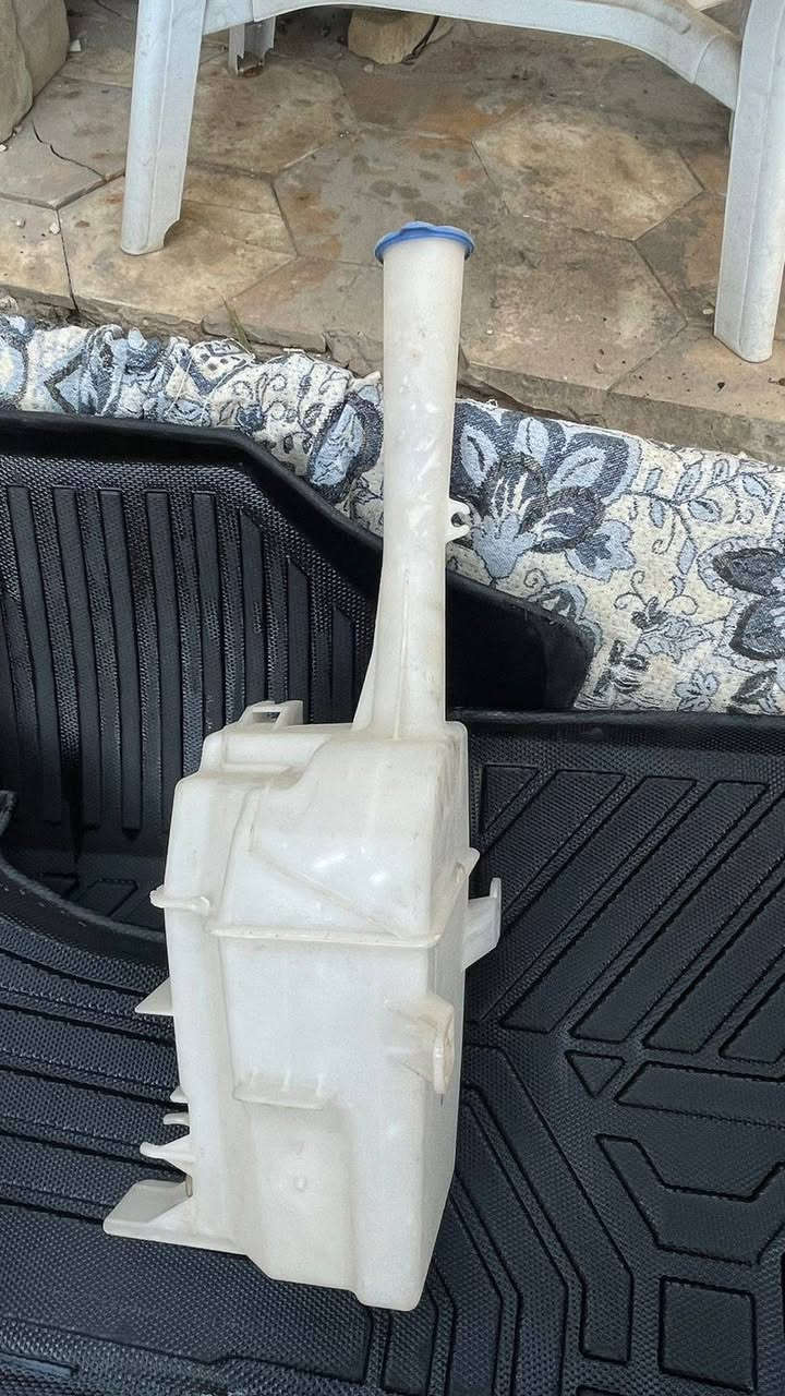 تتوفر لدي المواد التالية للسورنتو من موديل 2017 الى 2020
1-دواسات جانبية 
2- ارضيات اصلية
3-دبة ماي زراگات
4-ماسكات دعامية امامية 
كربلاء ***********
