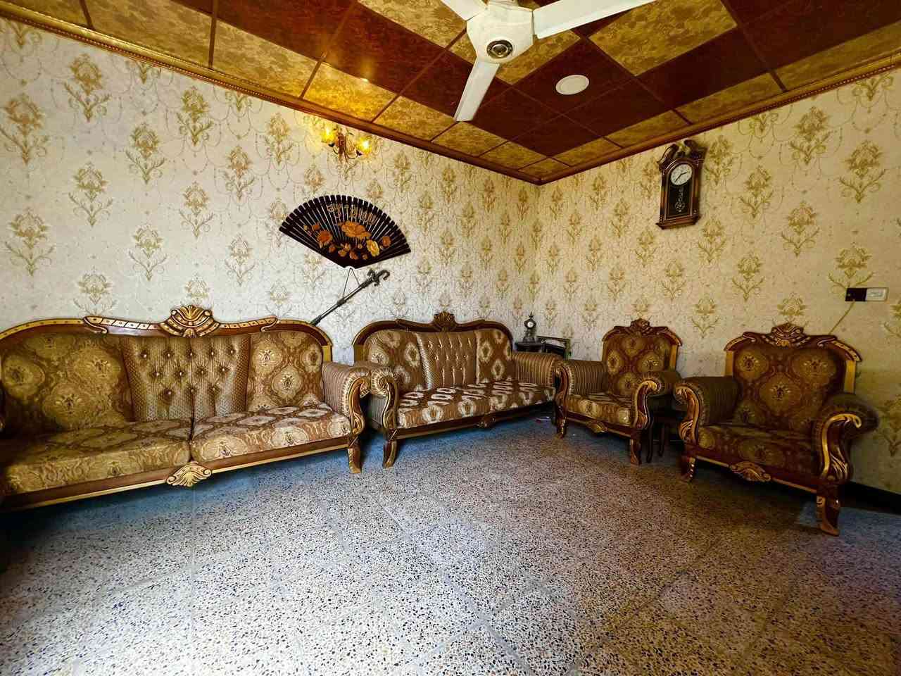 السلام عليكم 
تخم درجة اولى للبيع
خشب درجة اولى
سنفج درجة اولى
6 قطع
السعر 350 الف وبي مجال
للاستفسار الاتصال على الرقم
***********
