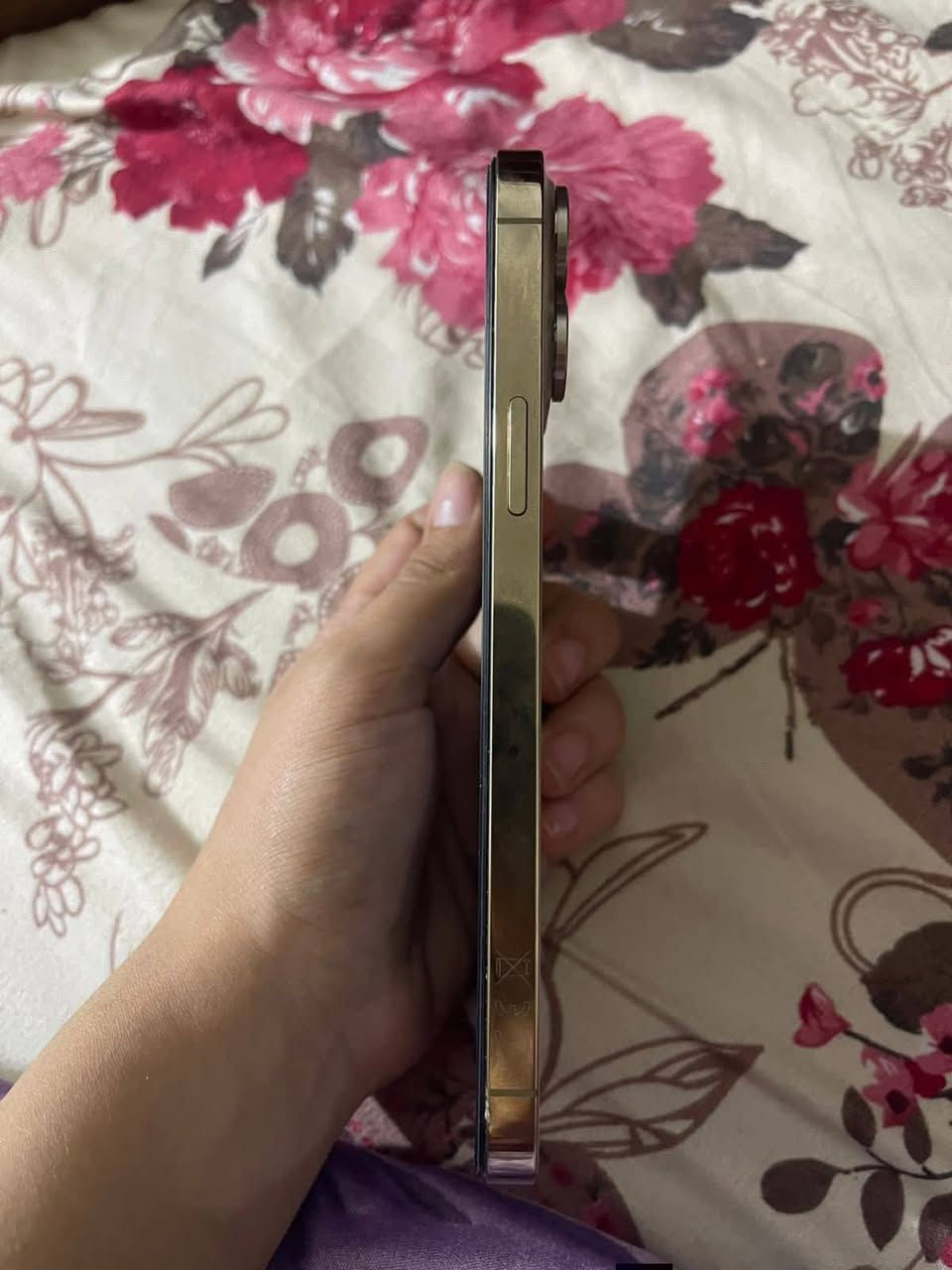 سلام عليكم 13برو ماكس نضيف شرق اوسط ذاكره 256 والبطاريه 79 فقط مبدل شاشه اصليه 3خيارات سعره 500مكاني بغداد حي الجهاد ***********
