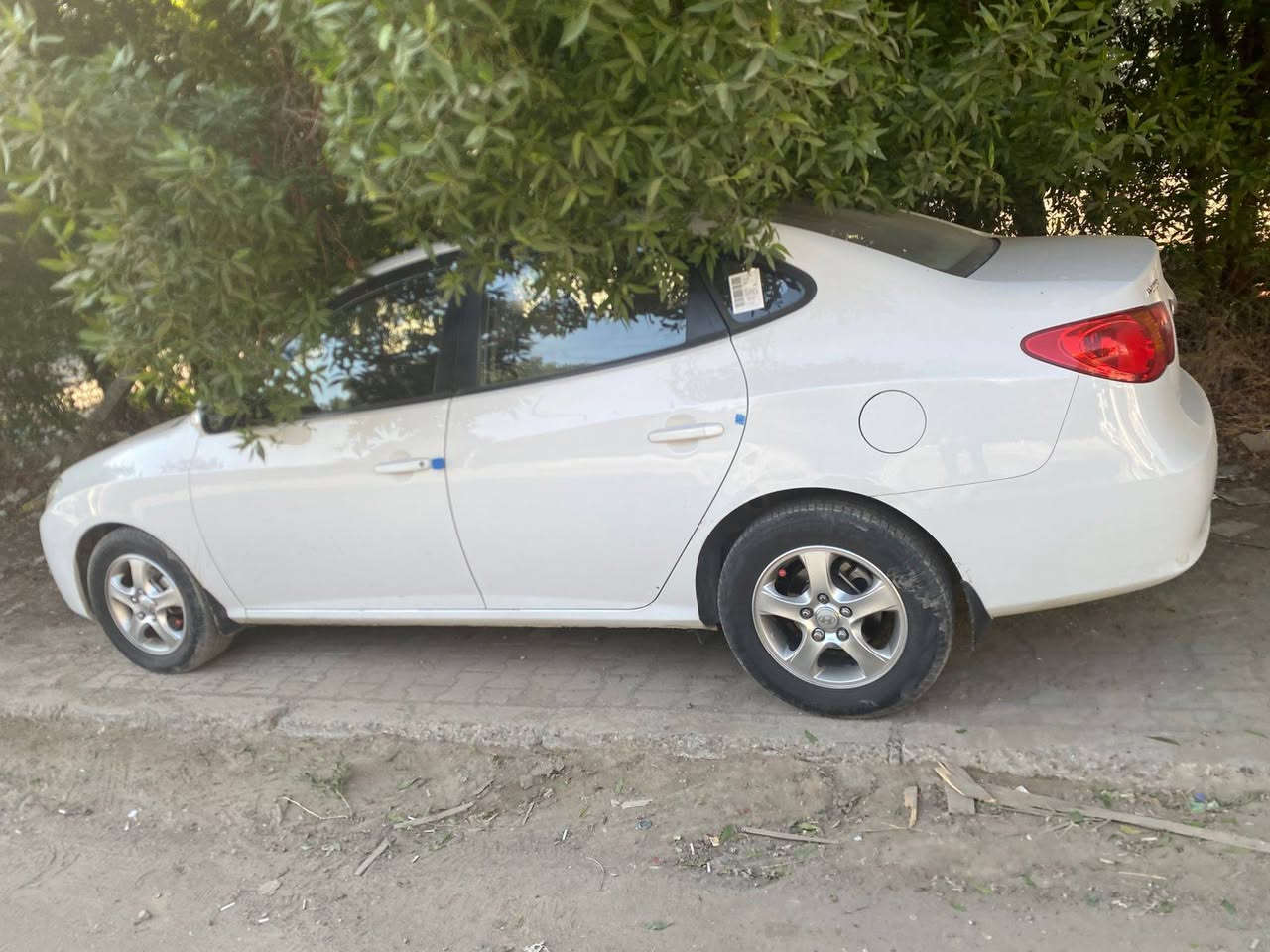 السلام عليكم الانتر موديل 2010مفكوله من ضربه من الصبغ 125 وبيه مجال *********** سياره ع وضع الشركة جديد صدر كير محرك مكفول
