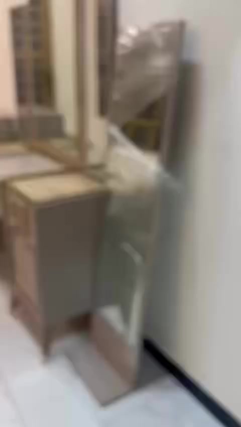 سلام عليكم عيني غرفه نوم للبيع 11 قطعه ملحق بابين وكنتور سبع بيبان الغرفه نضيفه مستخدمه أربع اشهر فقط العنوان بغداد مدينه الصدر السعر ٩٠٠ وبيه مجال ***********
