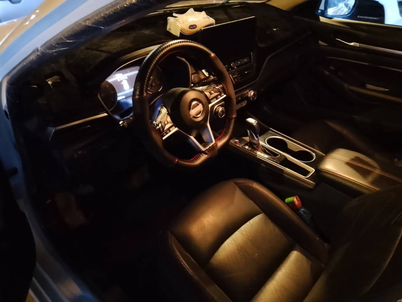 نيسان للبيع 150اتصل *********** امريكي فول مواصفات موديل 23 حره تحويل ماشيه 11 الف
