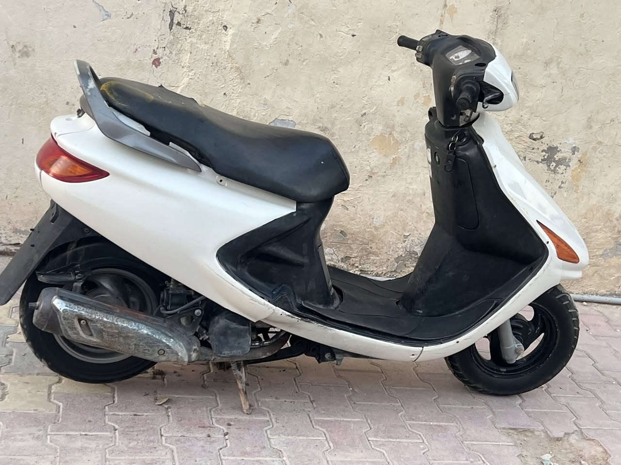 دراجه فراشه نثيه للبيع مامفتوحه ومكينه ناعمه باتري شغال لايت اشاير كلشي شغال هندر وسلف تشتغل بس شغله وحده بيها كابريته تعبانه ويرادلها تبديل مكاني الديوانيه حي الجمهوري /***********
