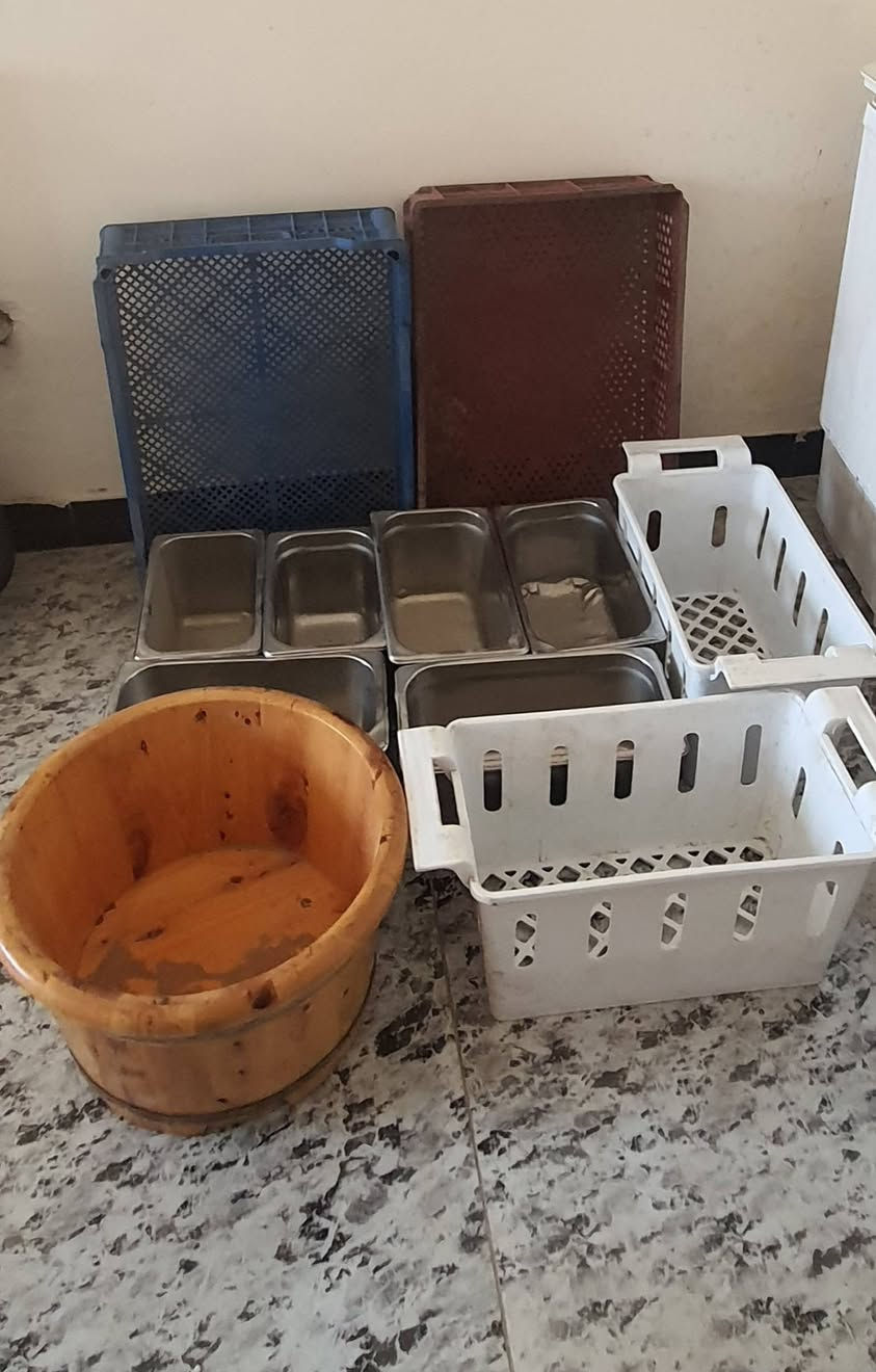 غراض مطعم للبيع قيم واخذ بما يرضي الله العنوان بغداد الغزالية ***********
