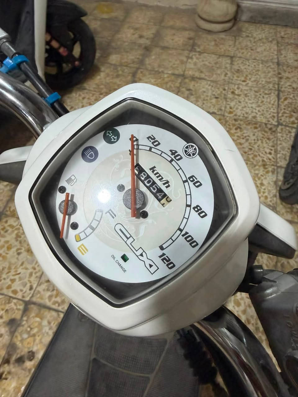 بوليسي للبيع الدراجه نضيفه رمبه ما مفتوح بيها برغي المكينه شلعه ومعدل نشيطه الدراجه تاخذها كبل تطلع بيها جاهزه من كل شي كهربائياتها كلها شغاله الدراجه موديل 2008 الصبح نكره سلف سعرها 1150 وبيها مجال حك الجيه مكاني بغداد الاعظميه رقم***********
