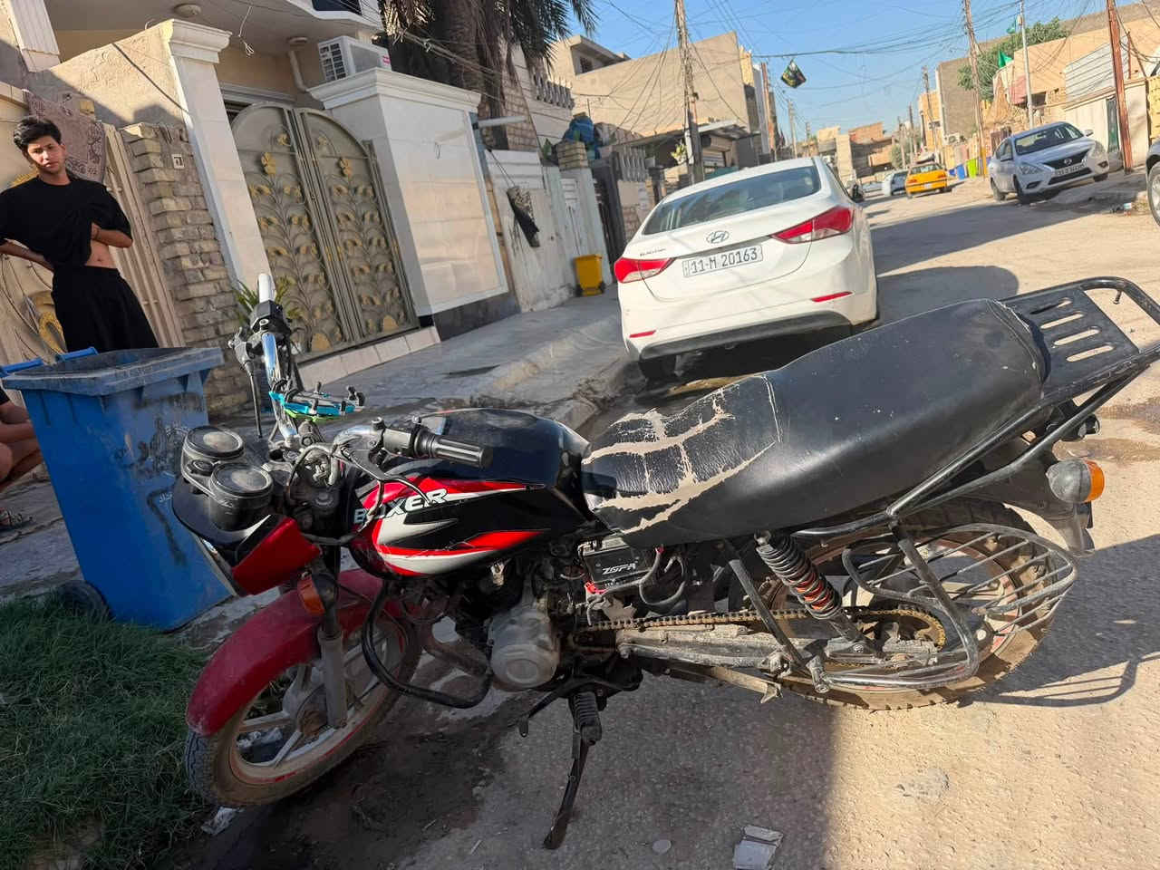 دراجه بوكسر ٢٢ نظيفه كفاله محرك وشاصي 
بيها ورقه منفيس ومكاتبه تكفلك سرقه و اي شي
تواصل ***********مكان دوره ابو دشير
