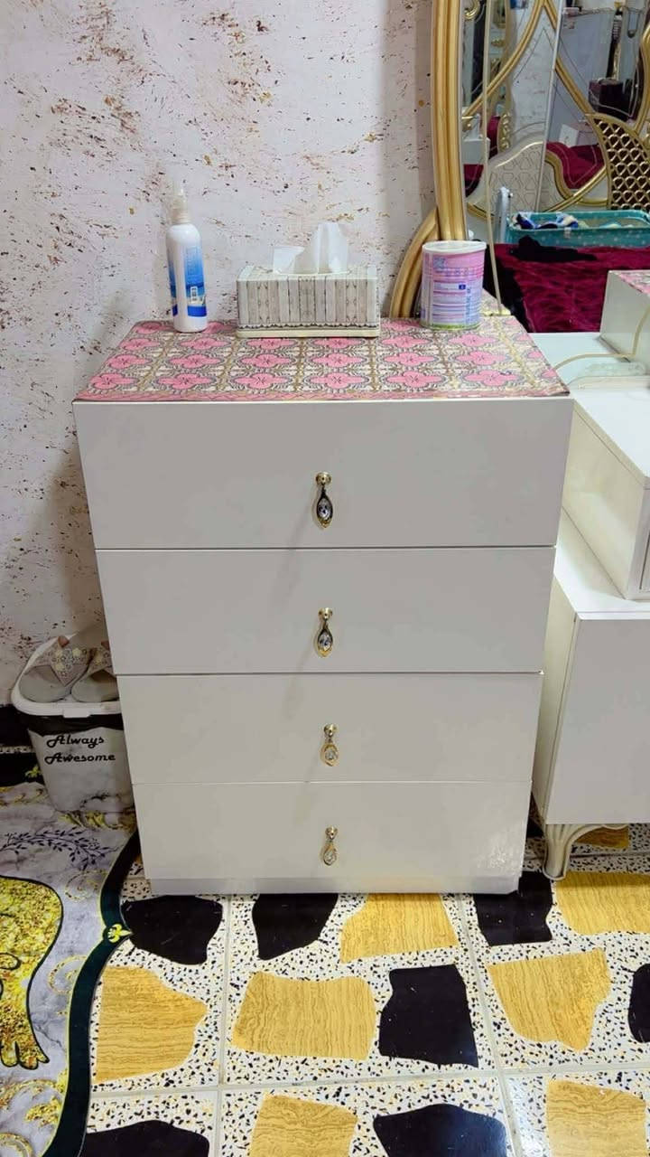 سلام عليكم غرفه اخشاب للبيع نضيفه حيل مستعمله
مكاني حلة 
***********
