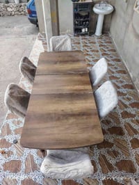 ميز طعام • كراسي • نظيفات
