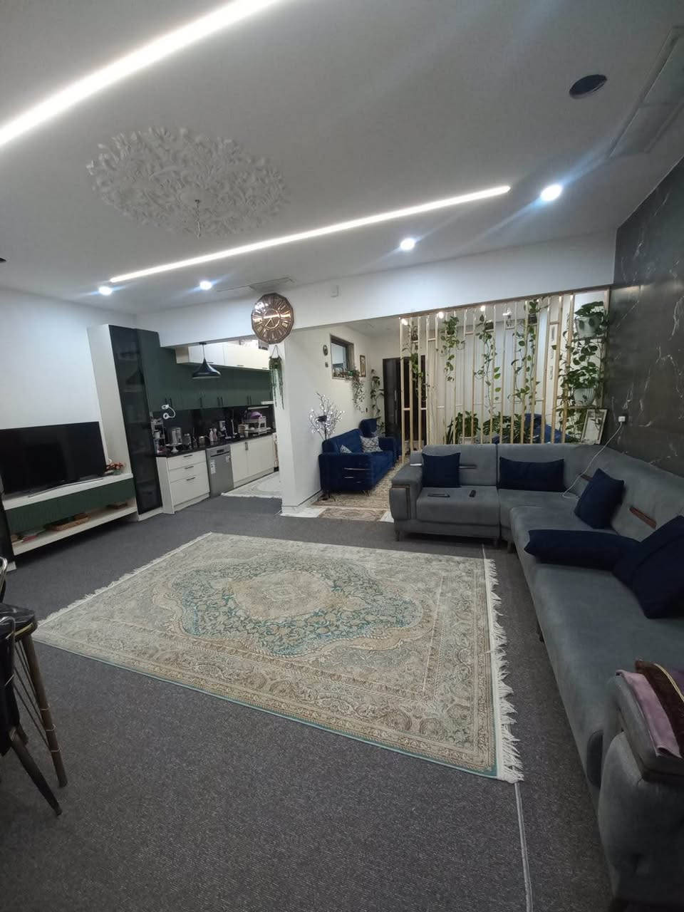 قةنةفةى ناو مال 
8 نةفةرى بو فروشتن زور پاكة
تاخم قةنةفةى حرف L مةواد توركى
زور كةم بةكار هاتووة
ناونيشان هةولير
*********** أربيل, العراق
