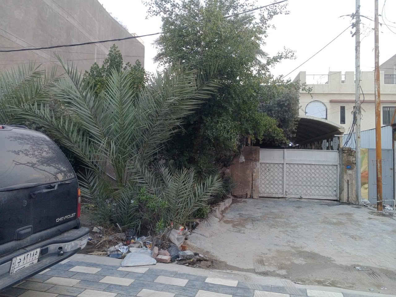 بيت للايجار مساحة ٢٧٠ م على الشارع العام بين المضمار وحي التجار مجاور انشائية السعدي يصلح تجاري وسكني هاتف ***********
