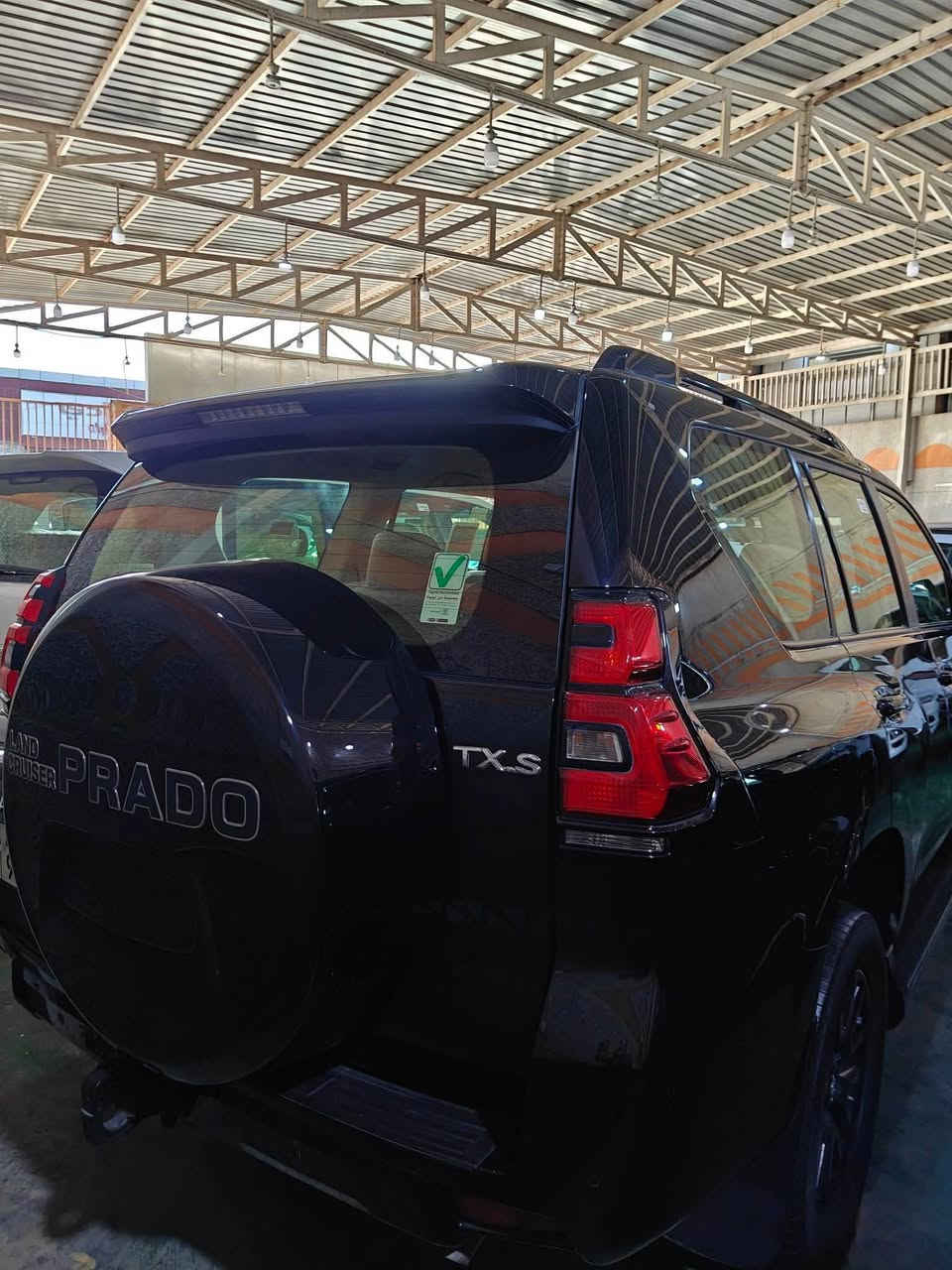 تحيه طيبه السلام عليكم ورحمة
برادو
TXS .2023
عداد المسافه 72, الف حقيقي 
كشنات كهرباء 
حجم المحرك V6 
مفتاح التشغيل بصمة
فتحة سقف سلايد روف
‏ABS
فور ويل 
شاشة اصلي
كامرا دوارة
اشارة ترحيب ب دوسات
حساسات امامية
حساسات خلفية
لايت زينون + LED
كشافات زينون
بك لايت LED
حجم الاطارات 19
مقود جلد حياكة
مثبت سرعة
المودات والاوامر الصوتية
حركة المقاعد الامامية كهرباء
نظام تبريد للمقاعد الامامية
مقاعد عدد 7
مقاعد جلد قرميدي
تبريد شاشة
ثلاث قطع تبريد
ثلاجة
شاشة لتحكم التبريد الخلفي
نظام نزول منحدرات
نظام مانع تزحلق
نظام حساس اطارات
‏SPORT
اشاير بالمري والمري قابله للطي
مخرج USB
‏Bluetooth
مخرج منفذ الطاقة
حاملات اكواب
تطعيم الدواخل صاج
هوك خلفي
شفتات ستيرن 
شاحن موباي
مكفوله باقي مواصفات معروفة 
رقم اربيل شرط تحويل مباشرة 
السعر 465 ورقه وبيها مجال يعني 4 شدات 65 ورقه 
أي استفسار رقم صاحب السيارة 
***********
***********
مكان بغداد البياع
