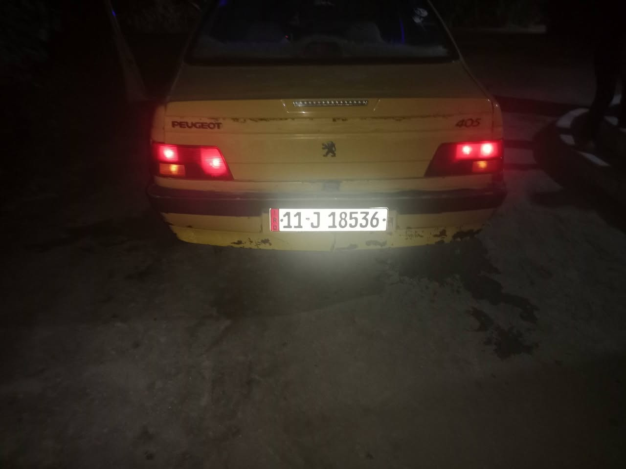 السلام عليكم  سياره للبيع  بيجو   405 موديل 2010 سياره رقم بغداد انجليزي  هزه جديده قبل اسبوع السعر  25 وبيها مجال العنوان نجف الاشرف مشخاب  بس تبريد ما يشتغل كهربائيات كلها شغاله  تخم تاير ابر خطه ***********
