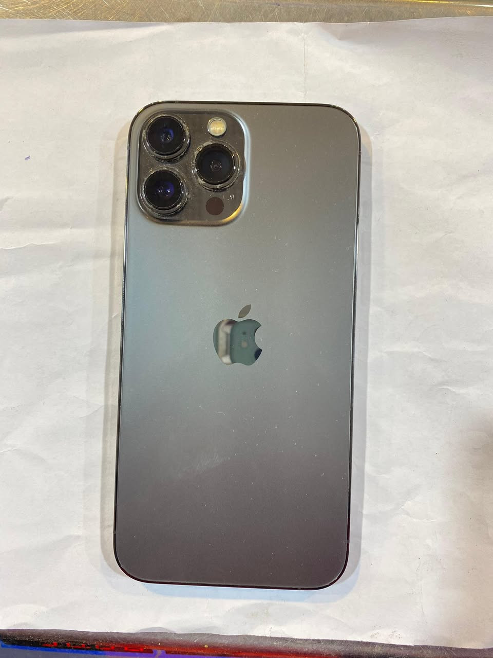 سلام عليكم
موبايل 13promax بطارية 80 الموبايل نضيف ومامبدل بي شي 
السعر 800 وبي مجال قليل للأتصال :***********
